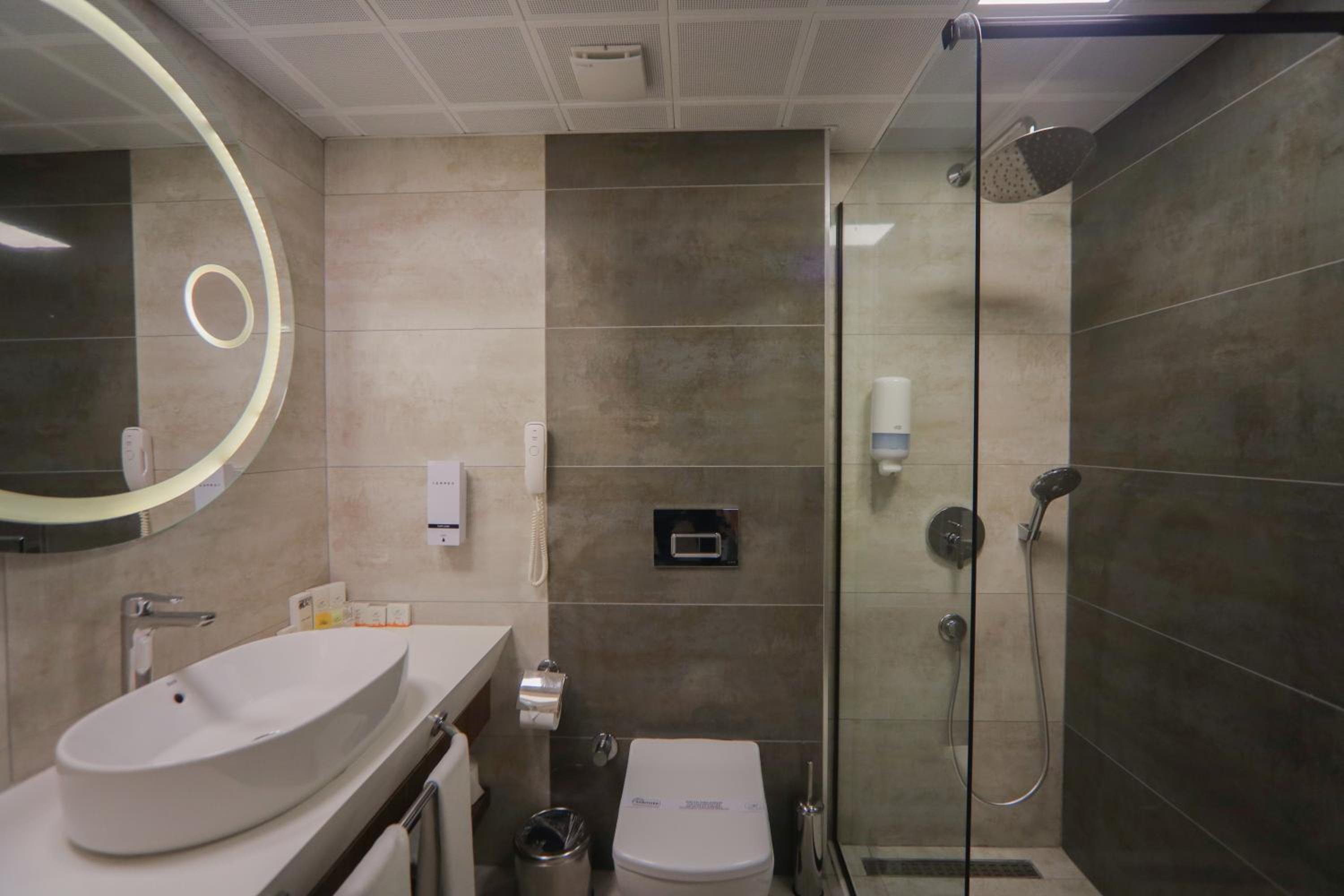 Best Western Plus Khan Hotel - Image 22