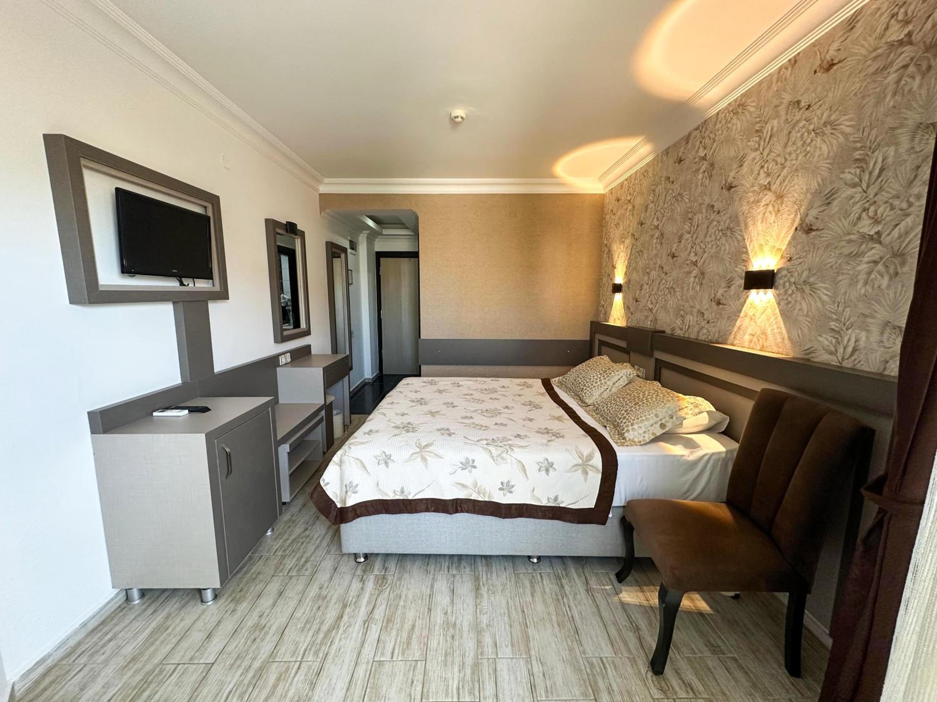 Monte Carlo Hotel - Image 9