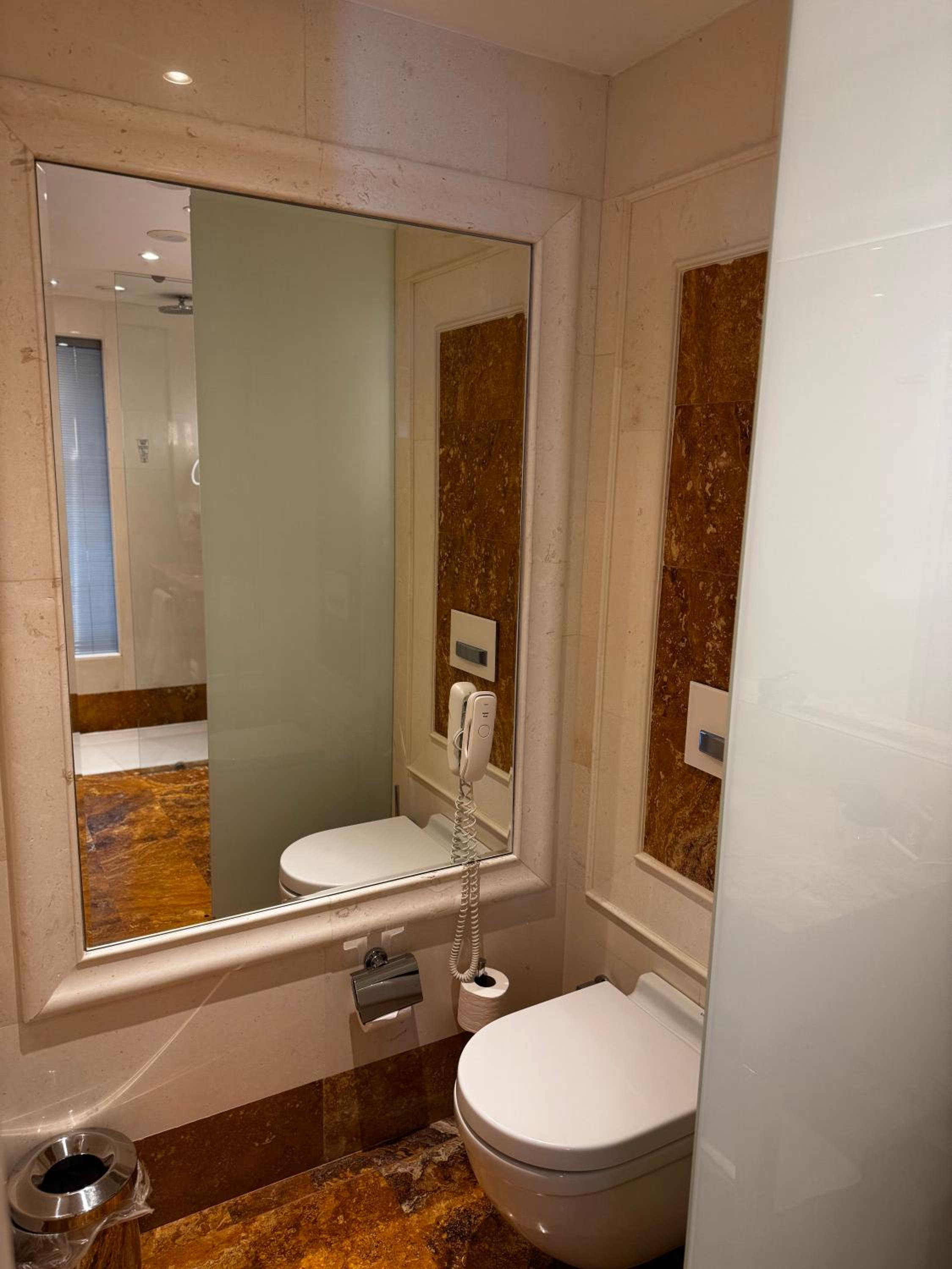 Charisma De Luxe Hotel - Image 5