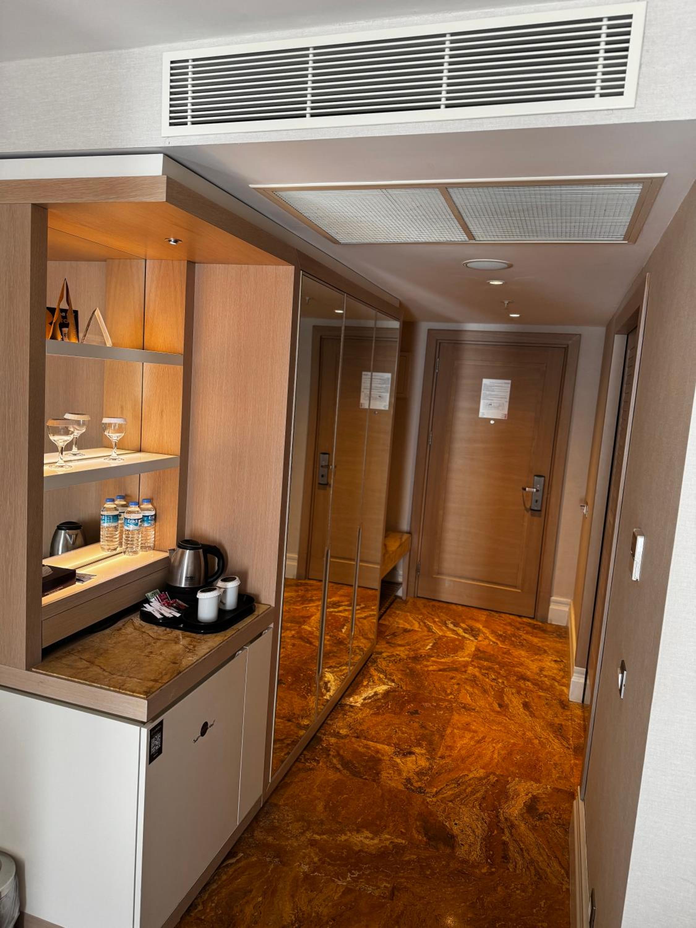 Charisma De Luxe Hotel - Image 8