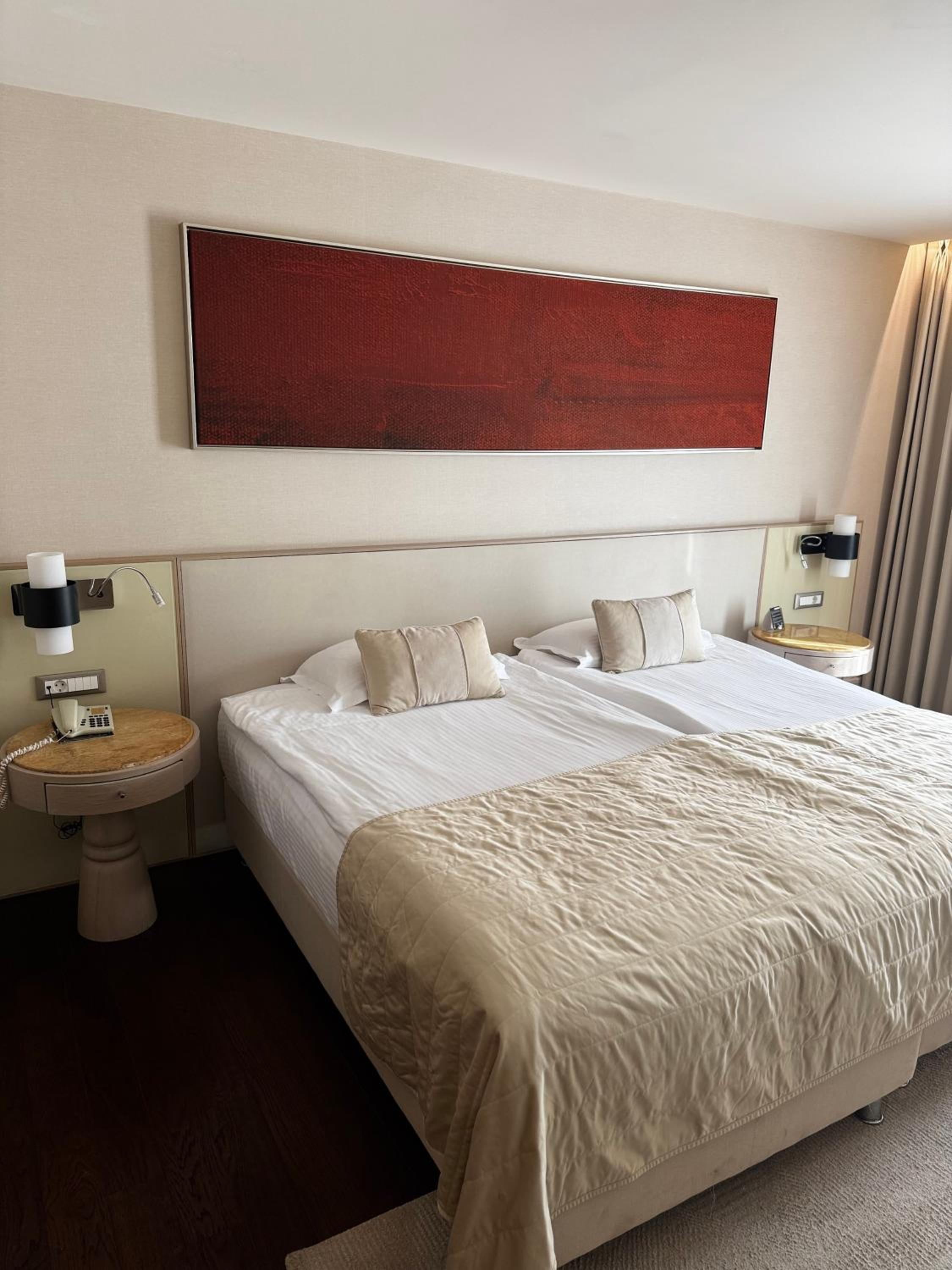Charisma De Luxe Hotel - Image 13