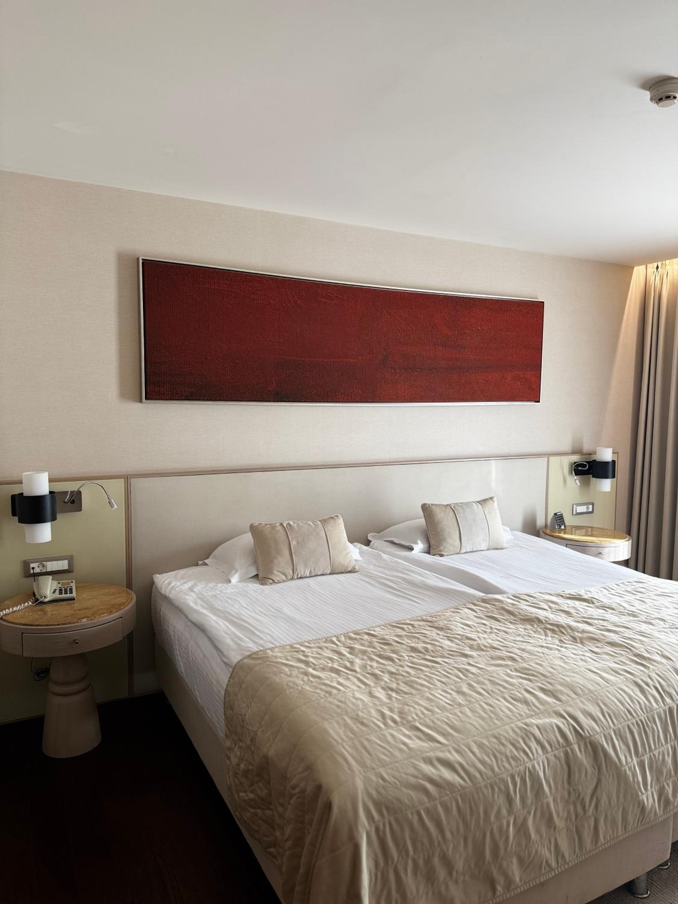 Charisma De Luxe Hotel - Image 14