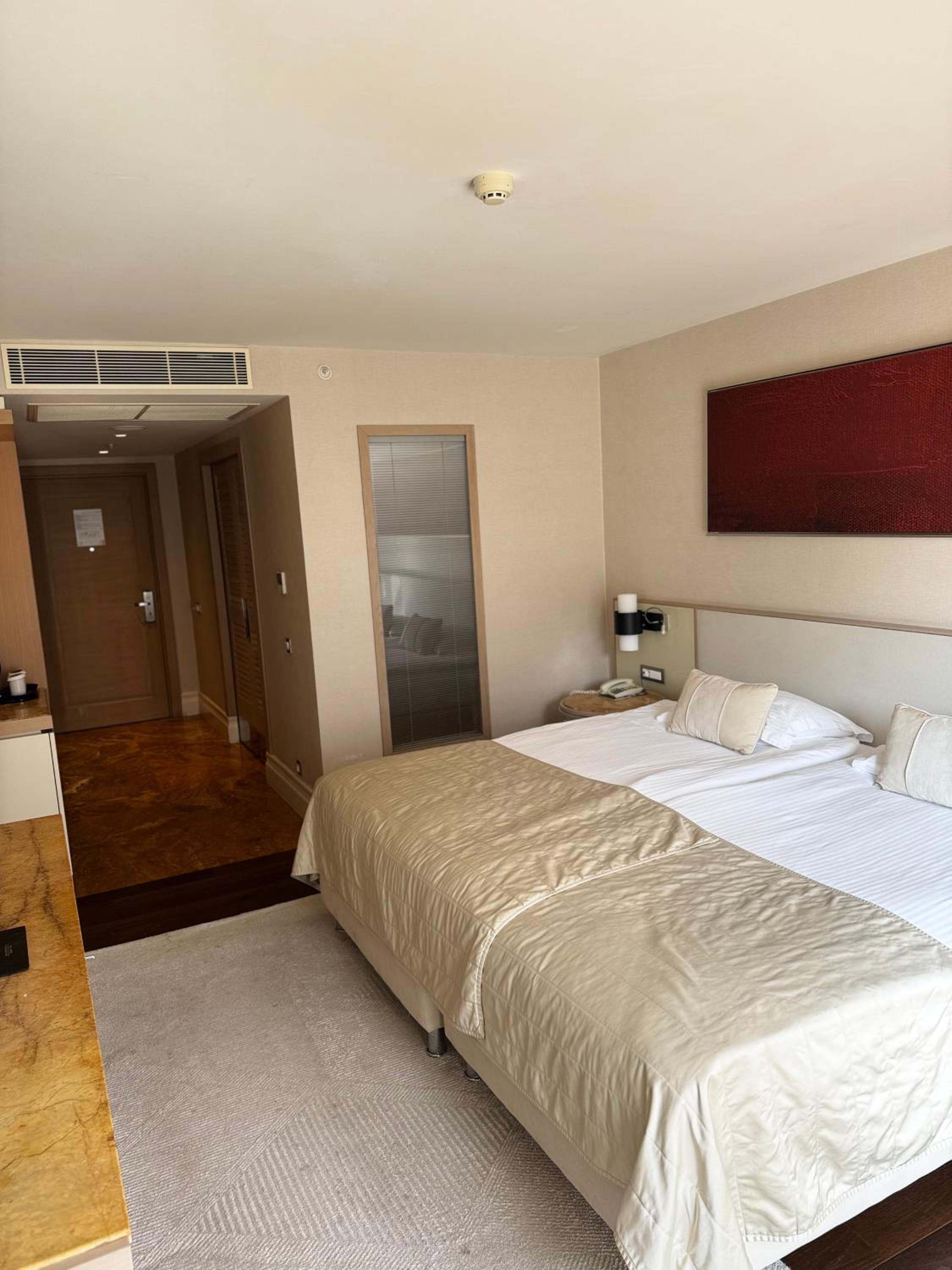 Charisma De Luxe Hotel - Image 19