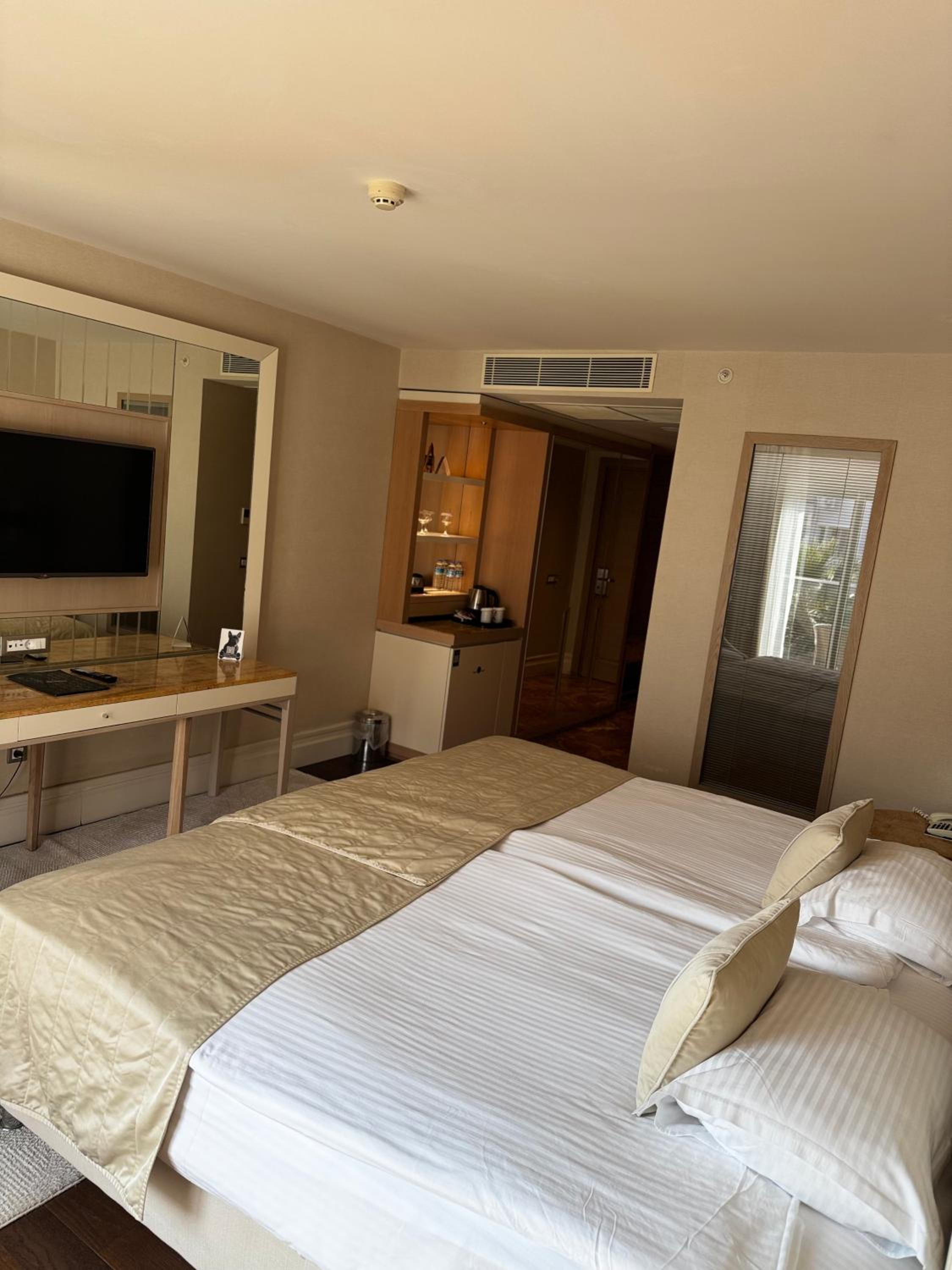 Charisma De Luxe Hotel - Image 20