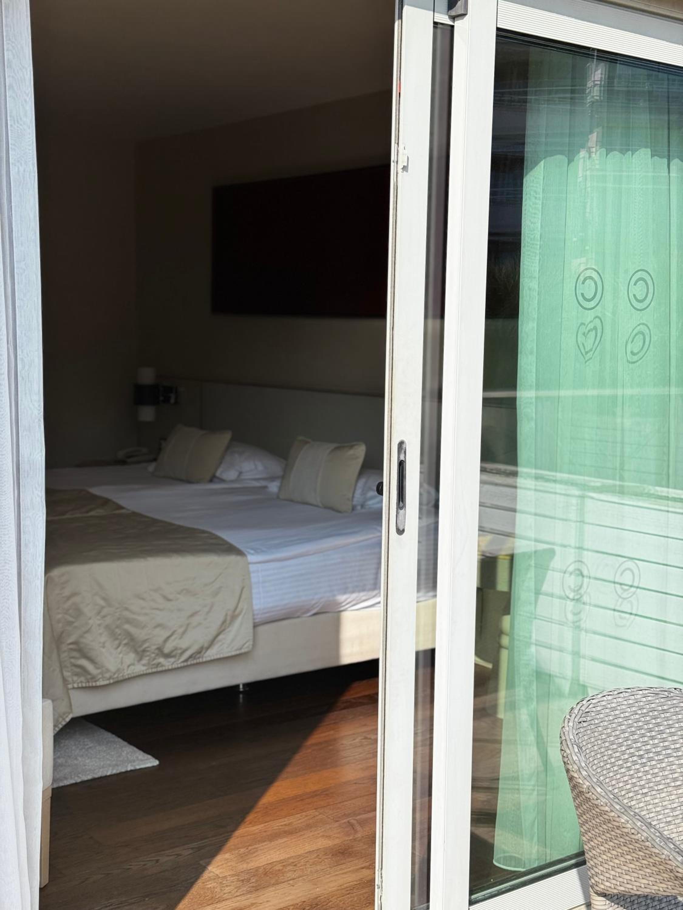 Charisma De Luxe Hotel - Image 23