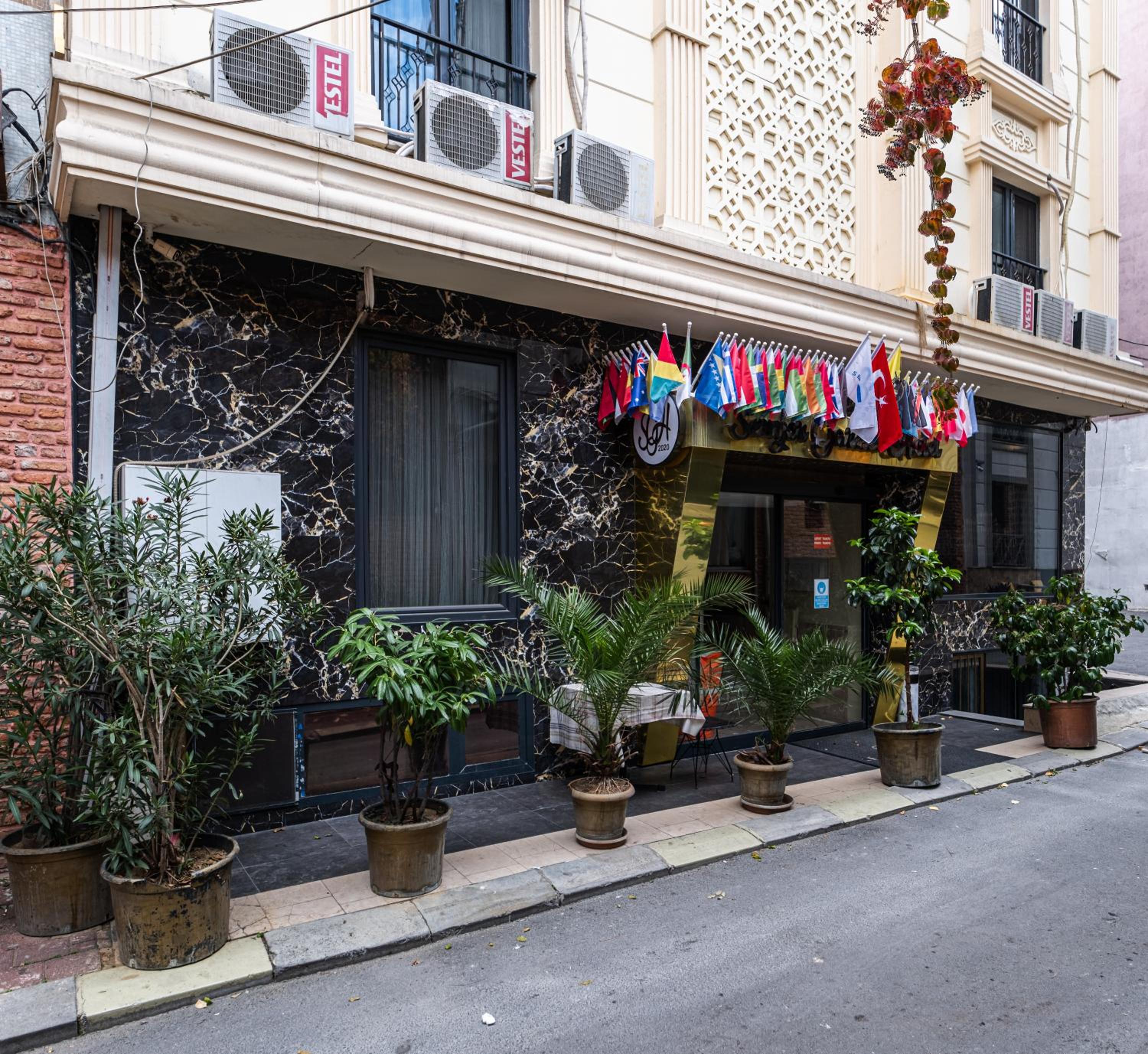 SENYOR GARDEN HOTEL - Image 138