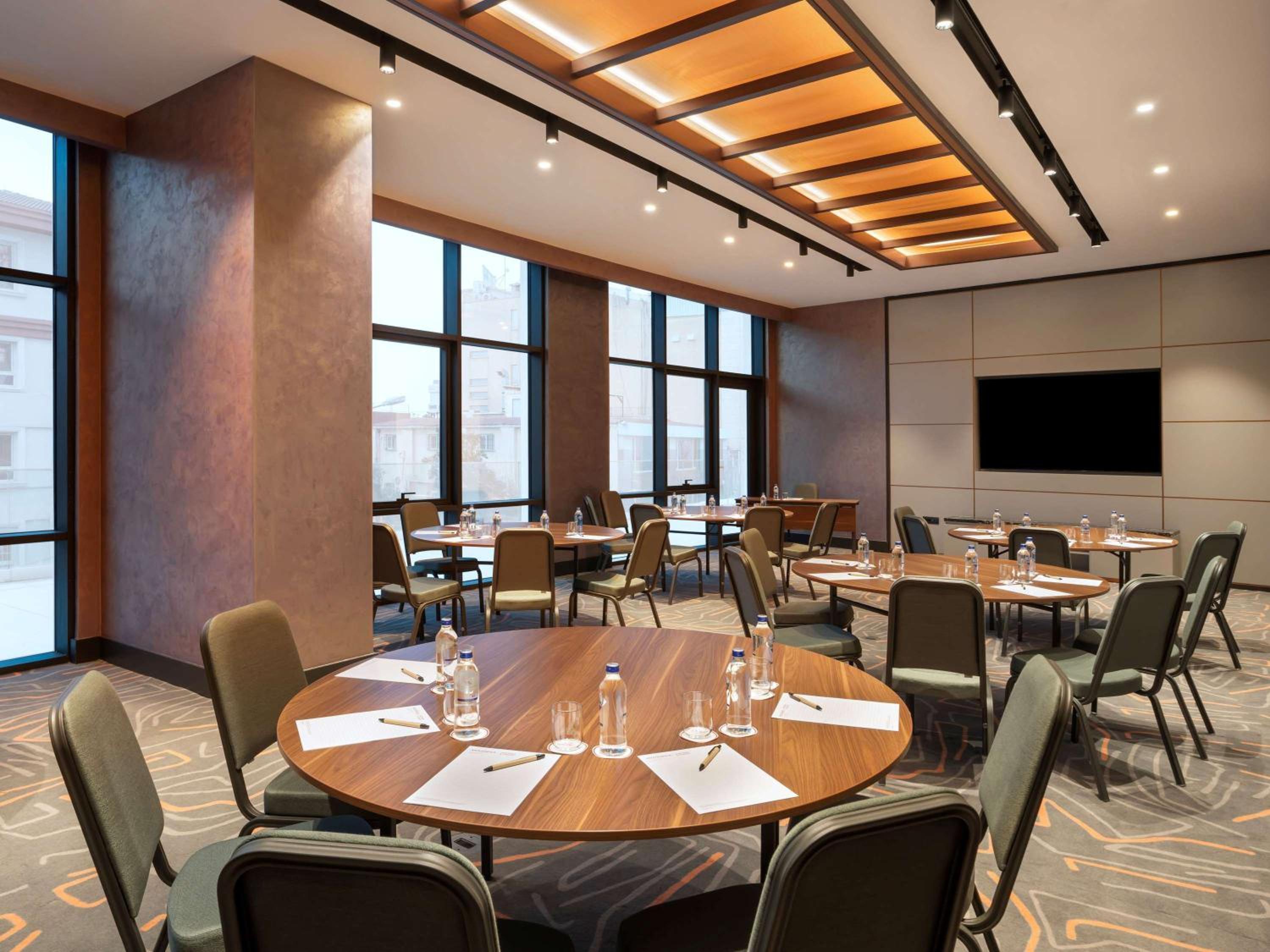 Mövenpick Hotel Istanbul Marmara Sea - Image 9