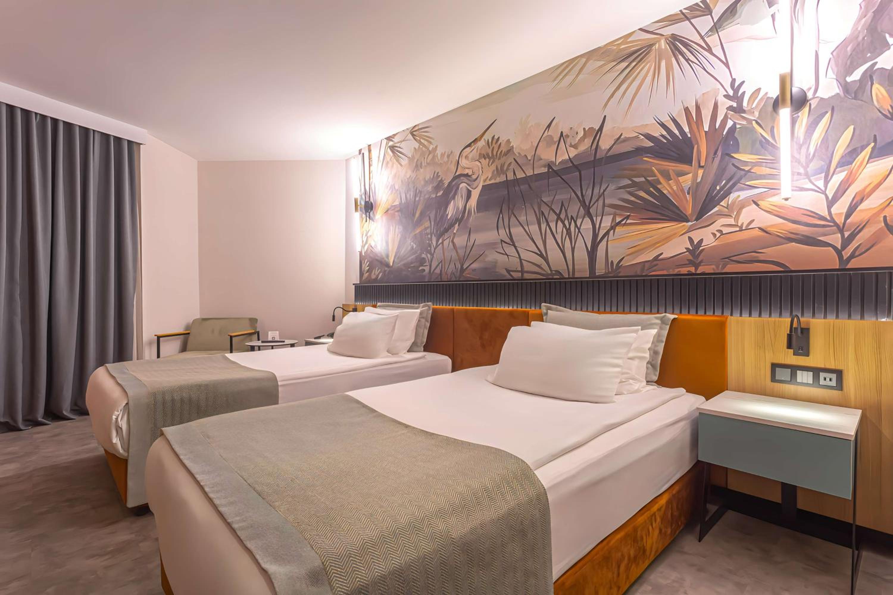 Best Western Plus Khan Hotel - Image 48