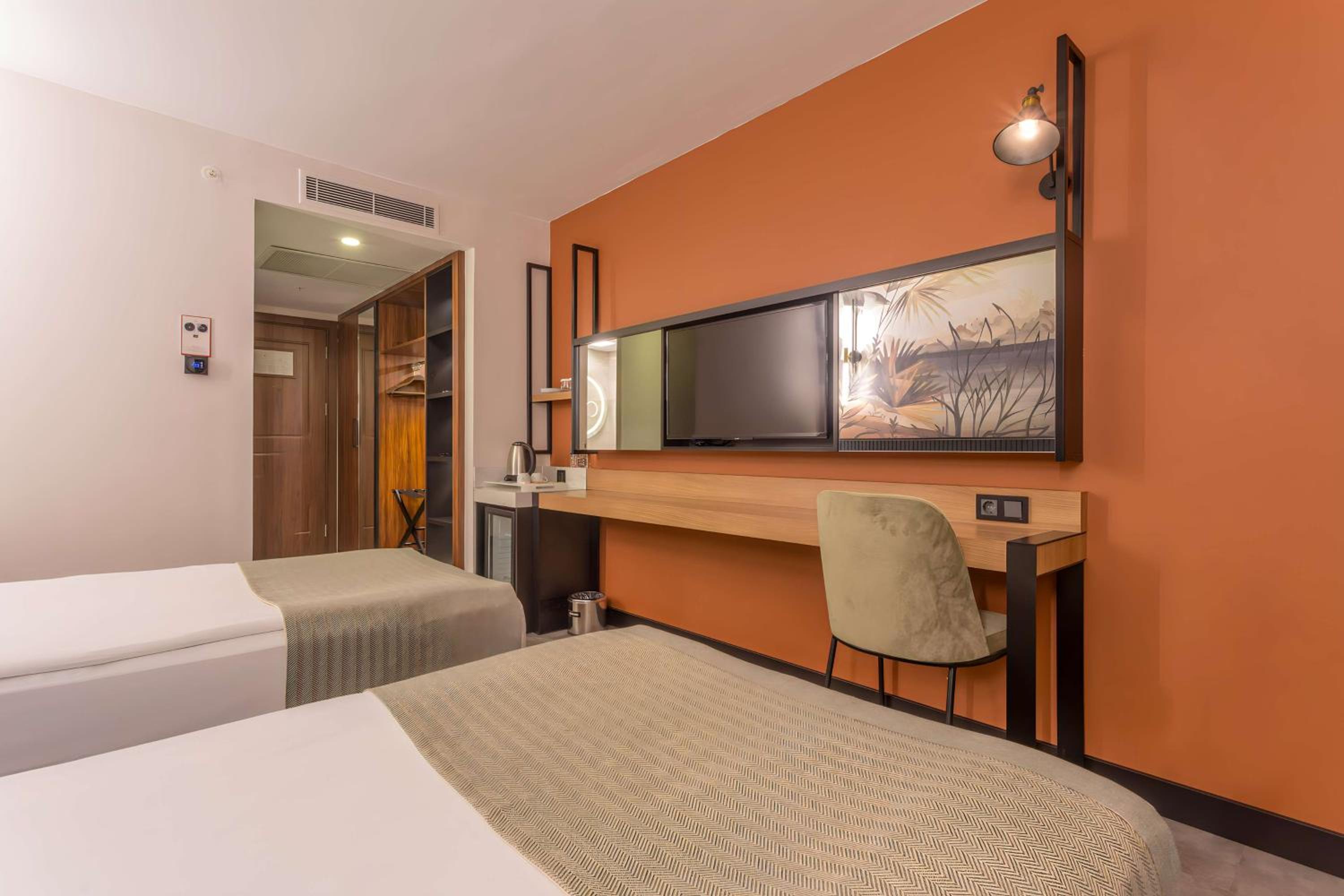 Best Western Plus Khan Hotel - Image 49