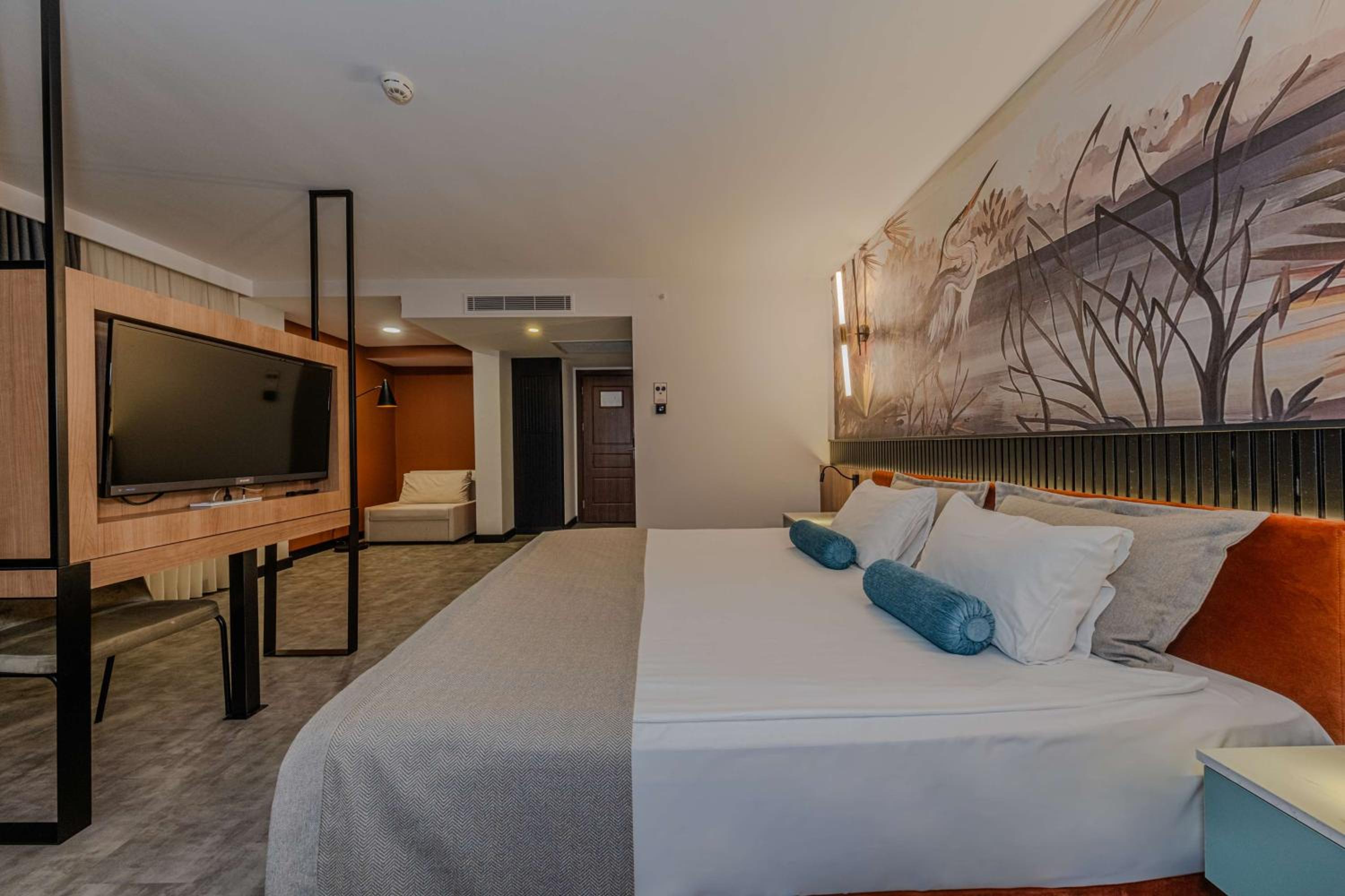 Best Western Plus Khan Hotel - Image 53