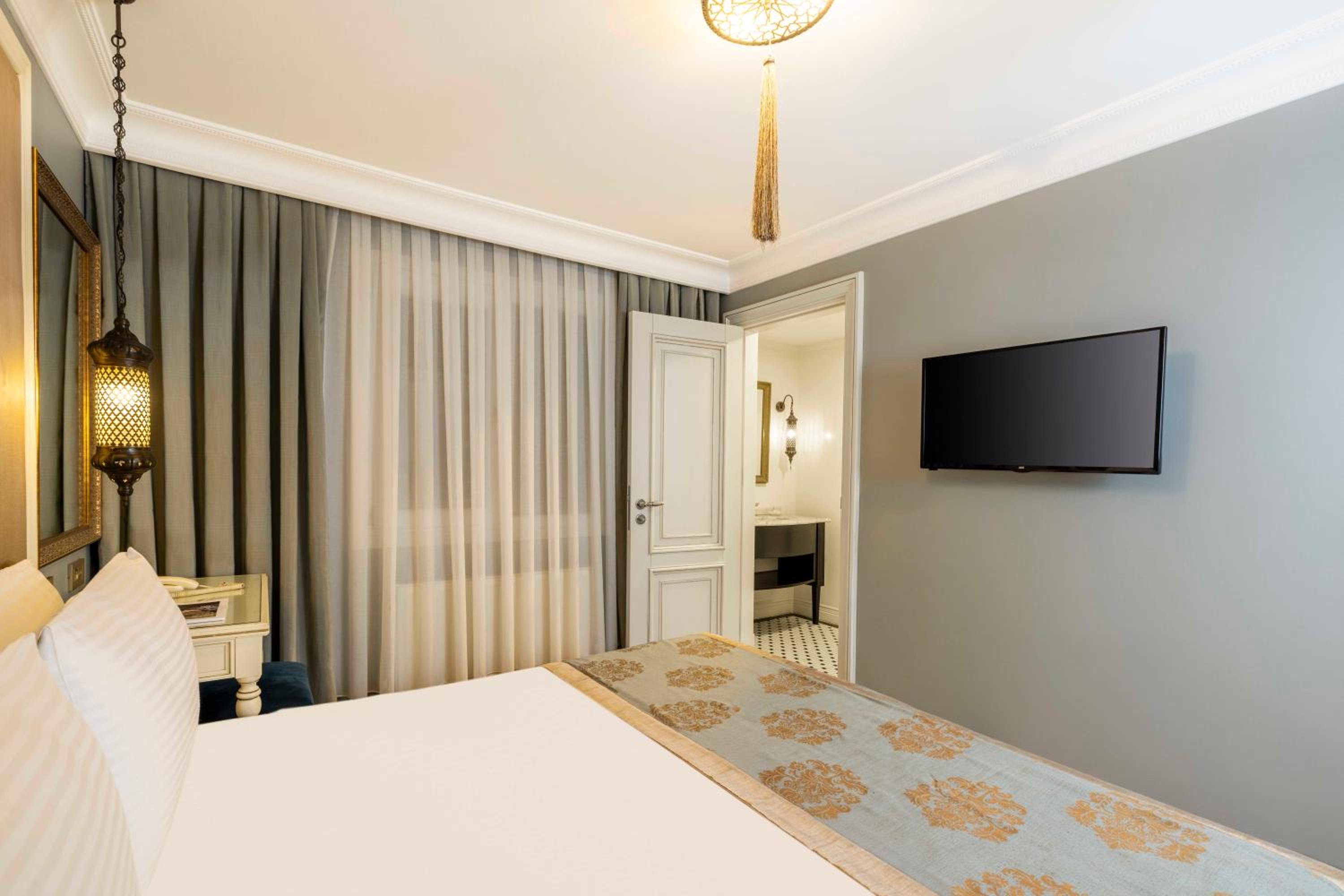 Raymond Hotel Old City - Image 30