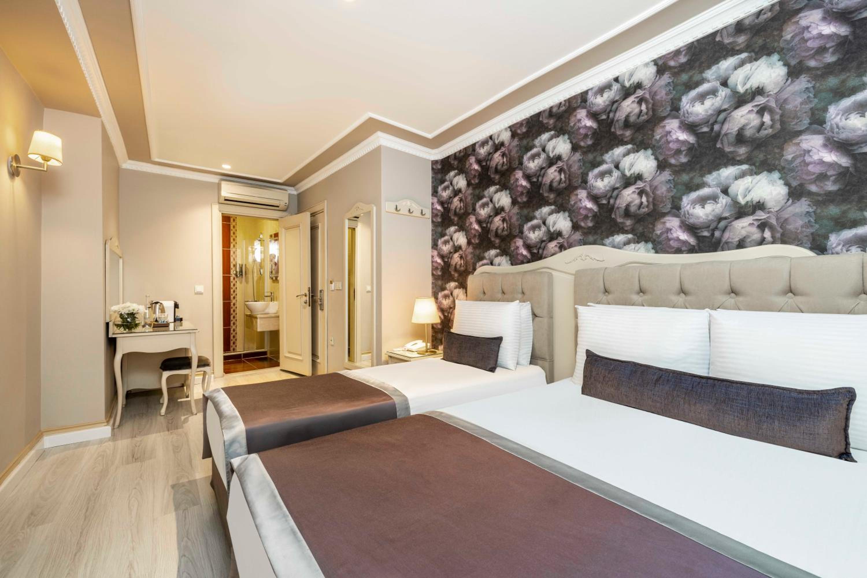 Raymond Hotel Old City - Image 52