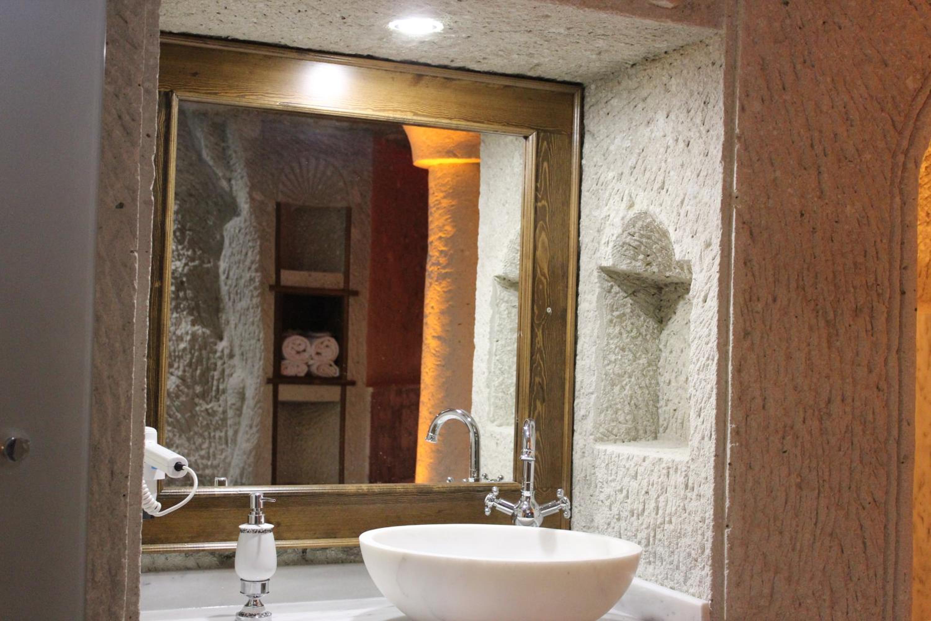 Local Cave House Hotel - Image 16