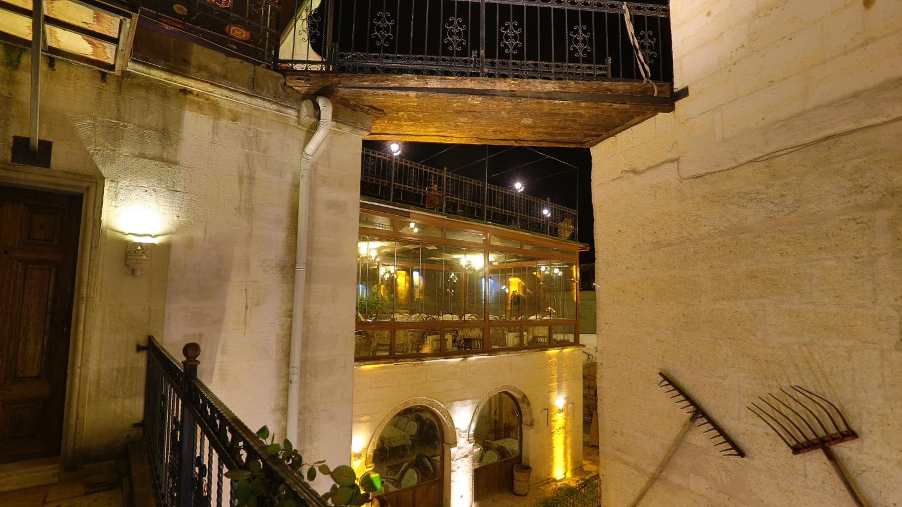 Hidden Cave Hotel - Image 16
