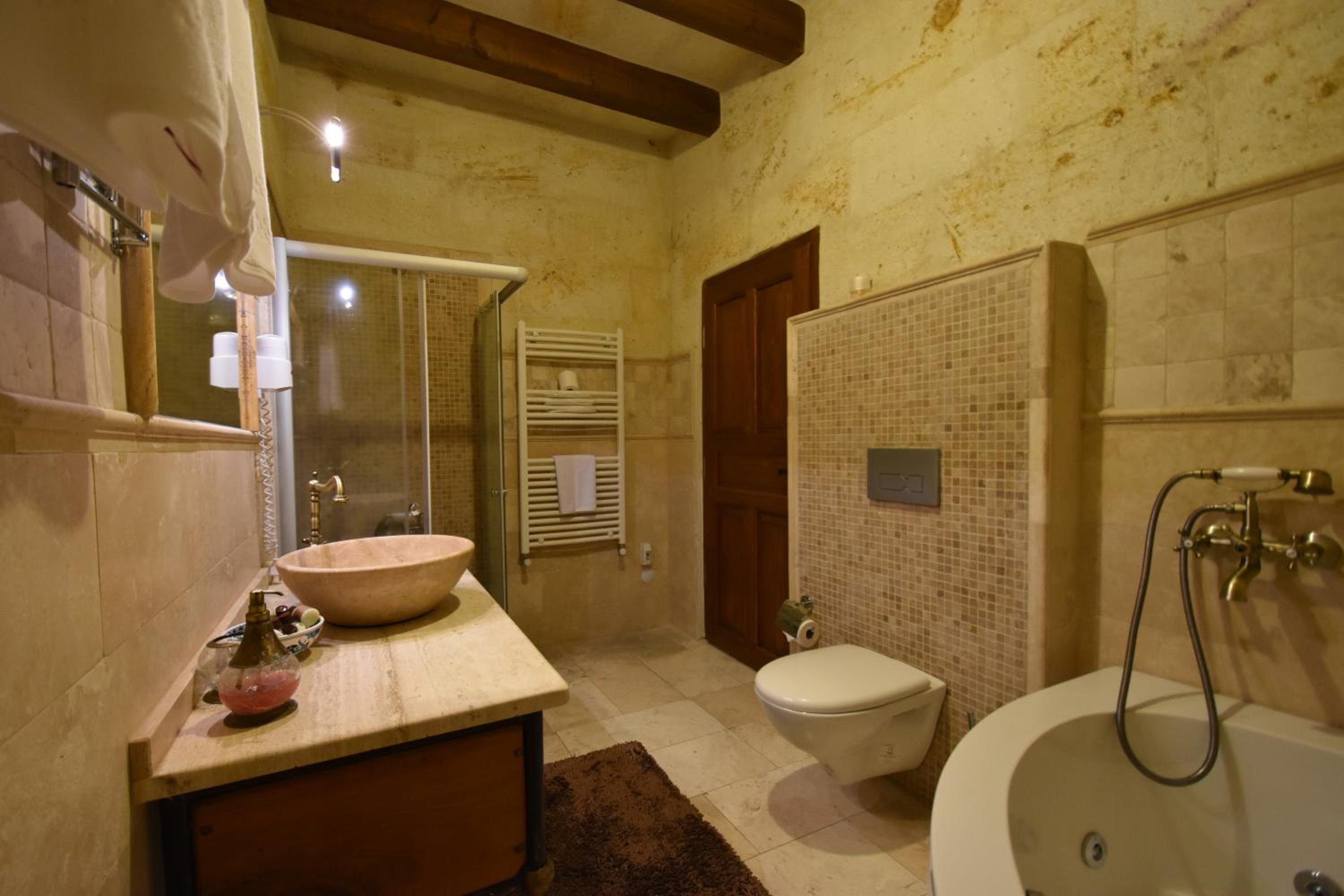 Harman Cave Hotel - Image 126