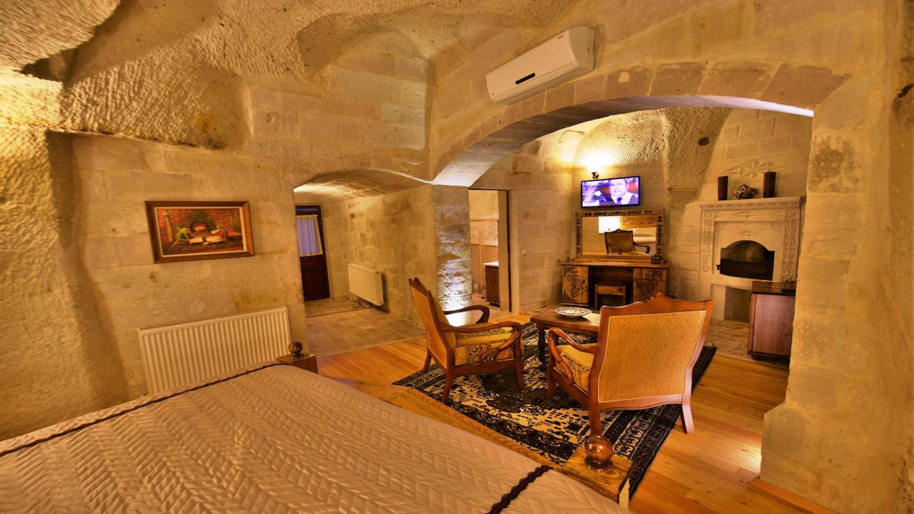 Harman Cave Hotel - Image 163