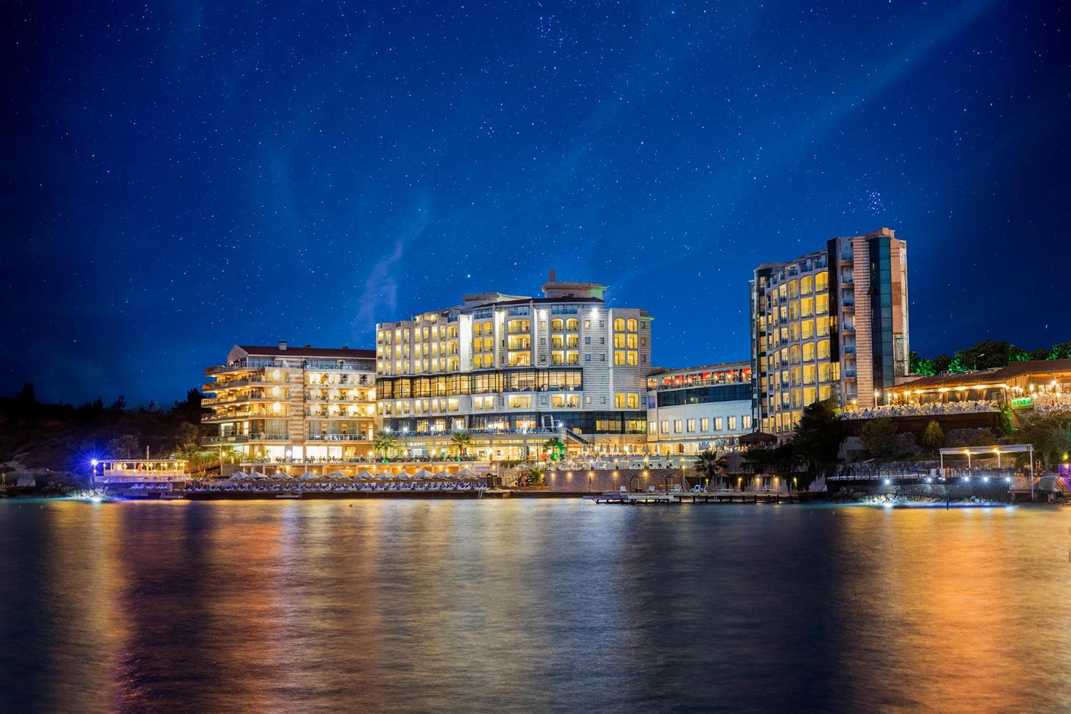 Charisma De Luxe Hotel - Image 30