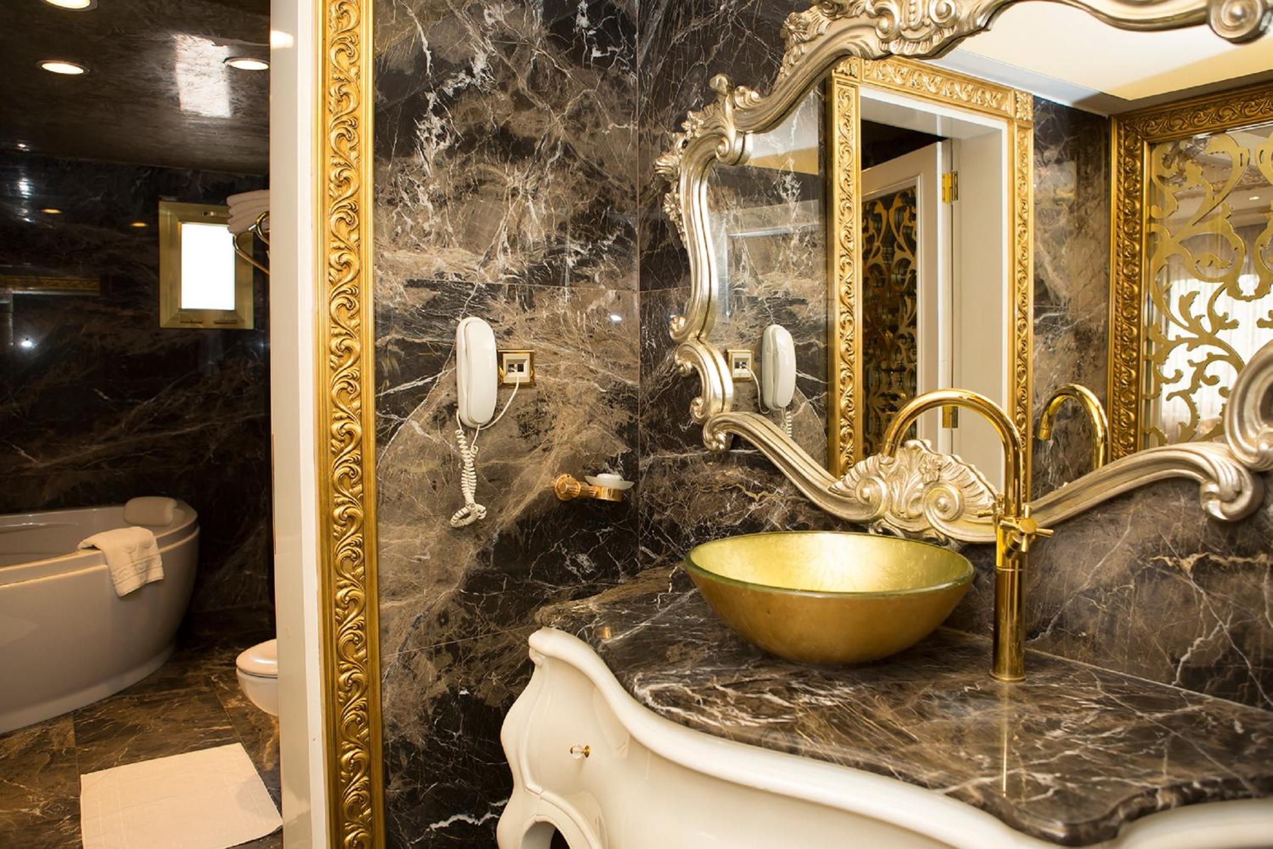 Hotel Buyuk Hamit becomes Buyuk Hamit Otel. - Image 27