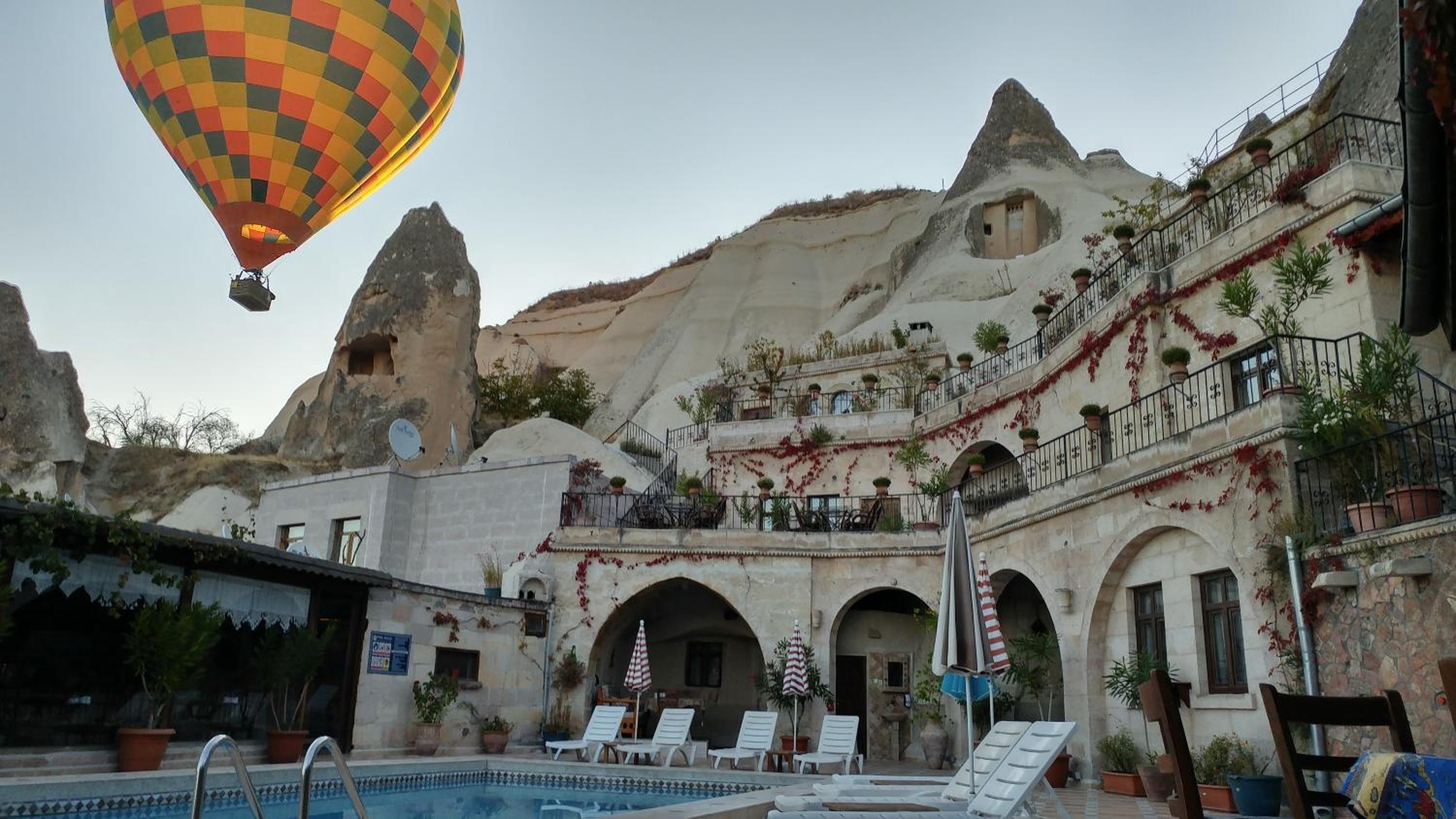 Local Cave House Hotel - Image 167