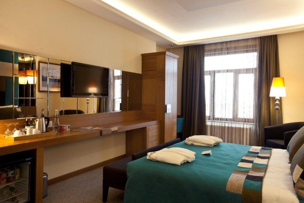 Collage Pera Hotel - Image 26