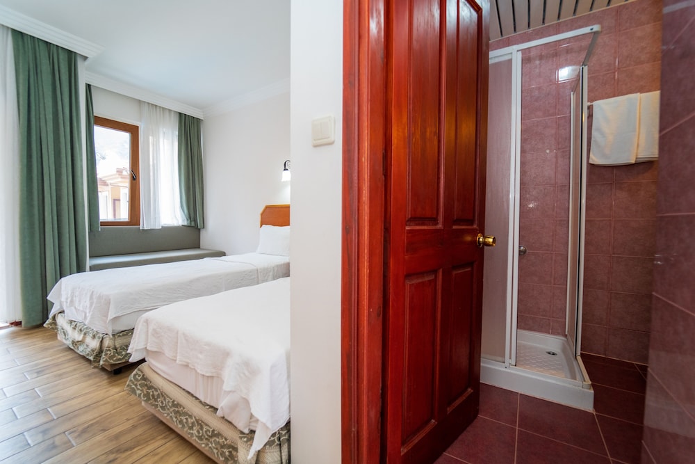 Belcehan Beach Hotel - Image 13