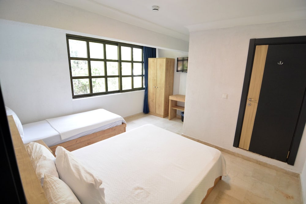 Ados Hotel - Image 22
