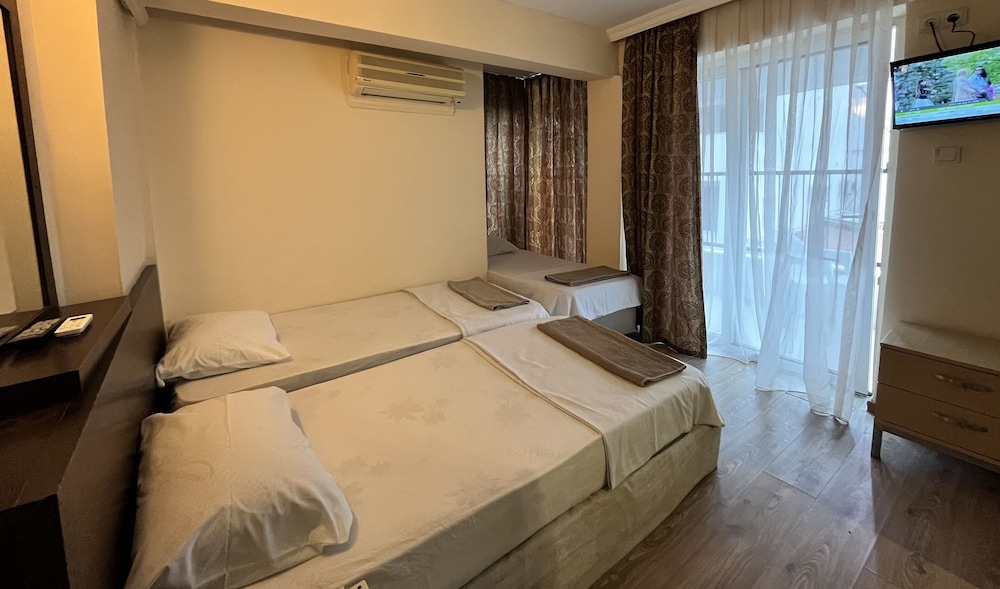 Romeo Beach Hotel - Image 8