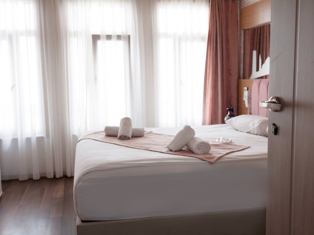 Megaron Hotel - Image 32