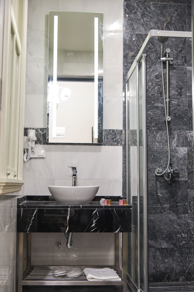 Luxir Hotel - Image 50