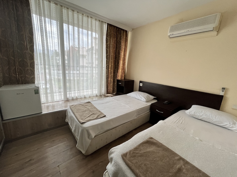 Romeo Beach Hotel - Image 11