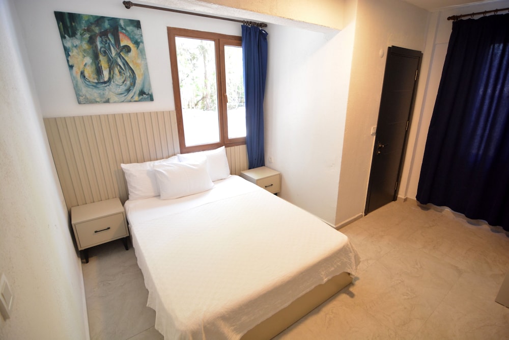 Ados Hotel - Image 24