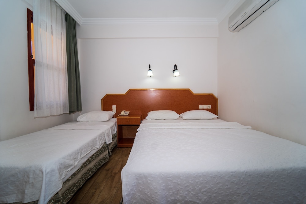 Belcehan Beach Hotel - Image 10