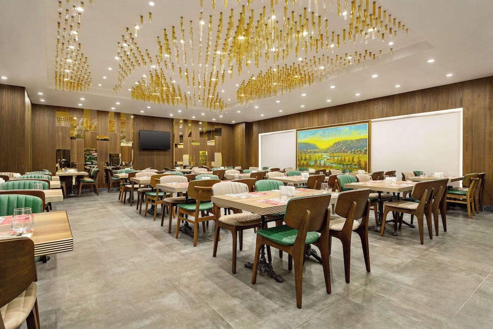 Ramada by Wyndham İstanbul Ümraniye - Image 37