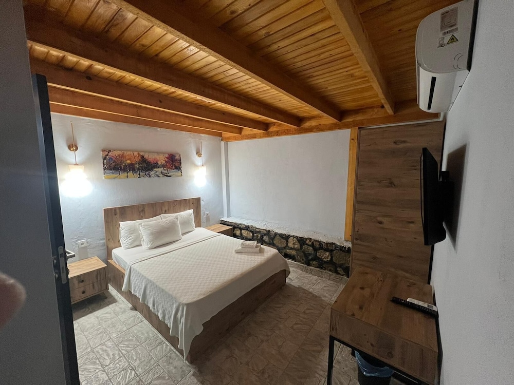 Ados Hotel - Image 21