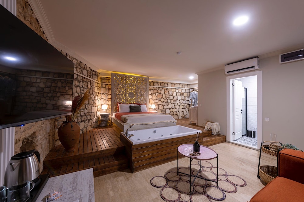 Noa's Boutique Hotel - Image 34