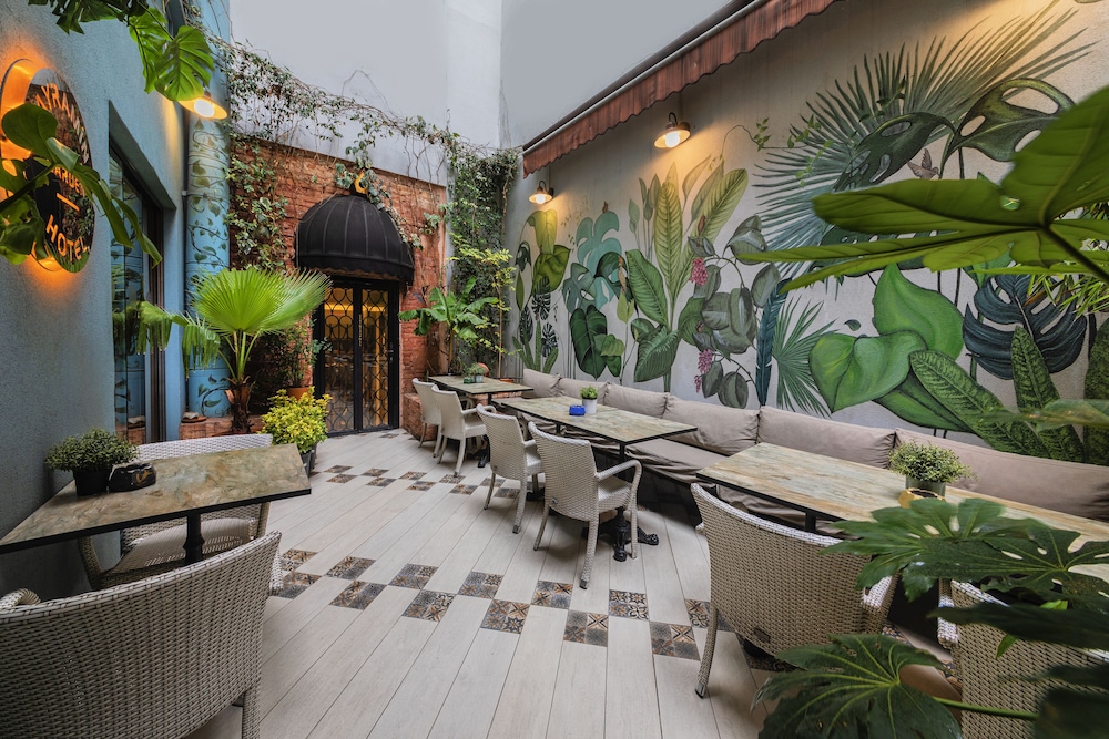 Ayramin Deluxe Hotel - Image 11