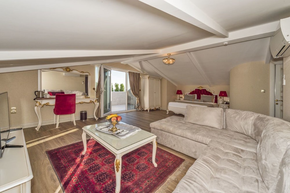 Glorious Otel - Image 12