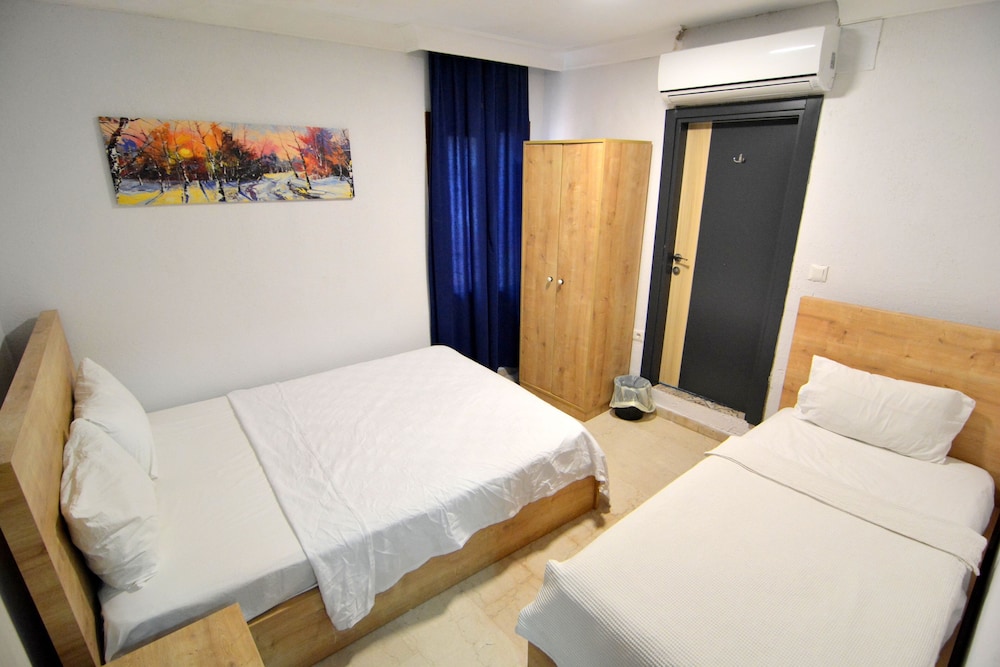 Ados Hotel - Image 17