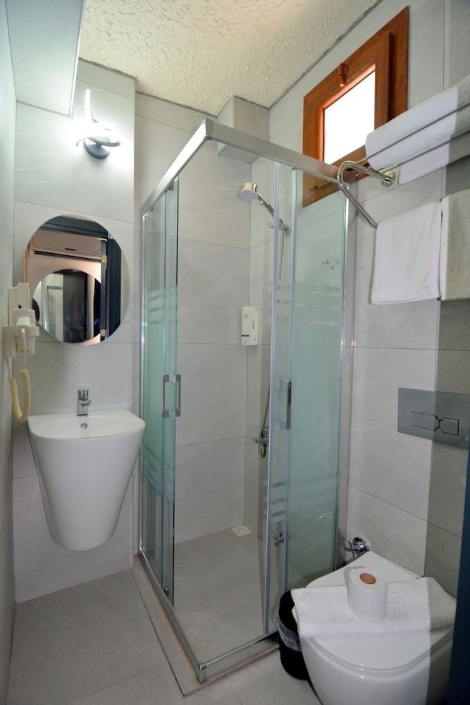 Ados Hotel - Image 16