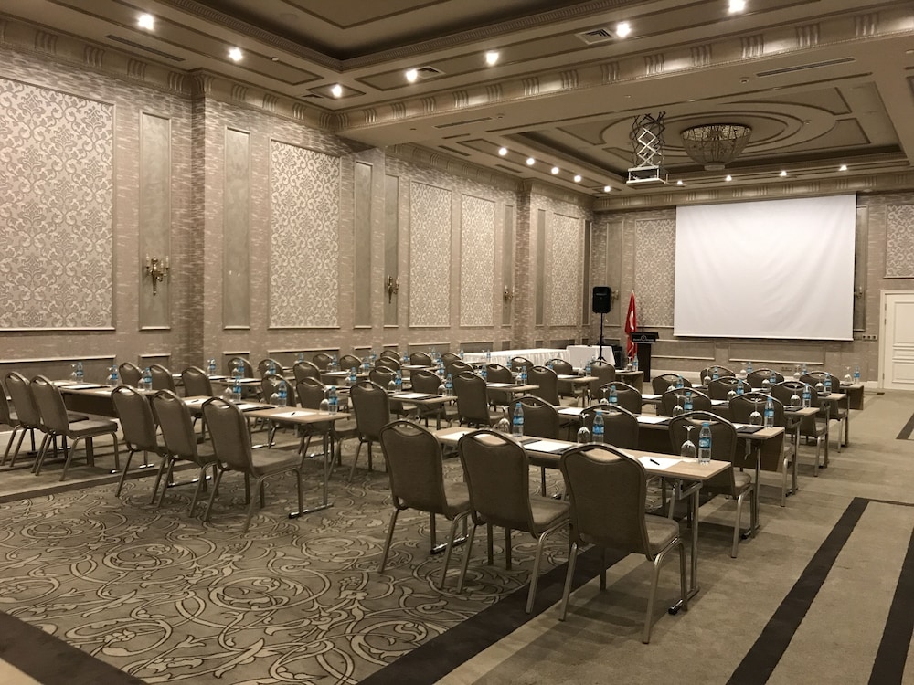 Euro Park Hotel - Image 40