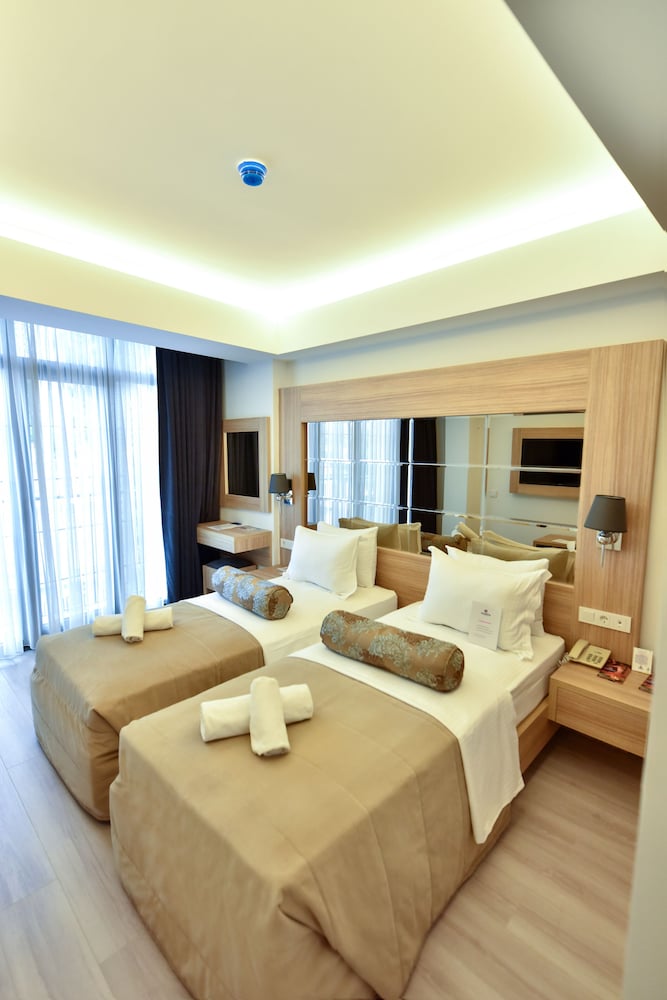 Alesta Midtown - Image 29