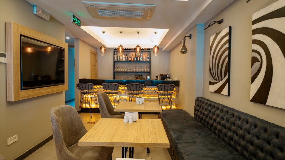 Alesta Midtown - Image 17