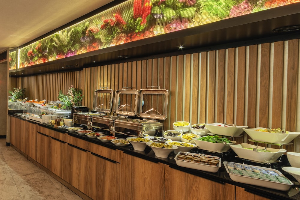 Ayramin Deluxe Hotel - Image 25