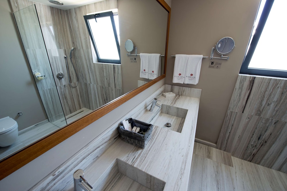 Ramada Resort by Wyndham Bodrum - Image 48