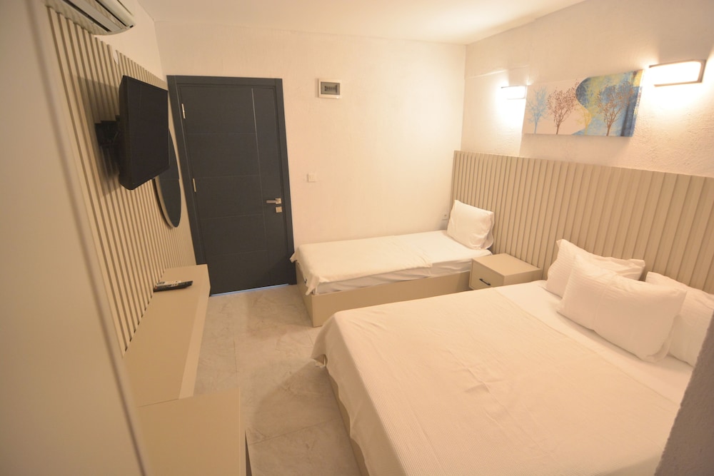 Ados Hotel - Image 5