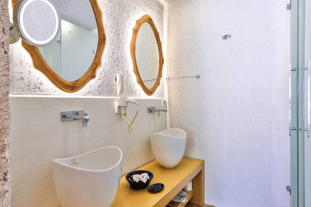 Atalante Hotel - Image 42