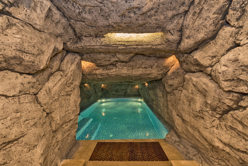 Glorious Otel - Image 23