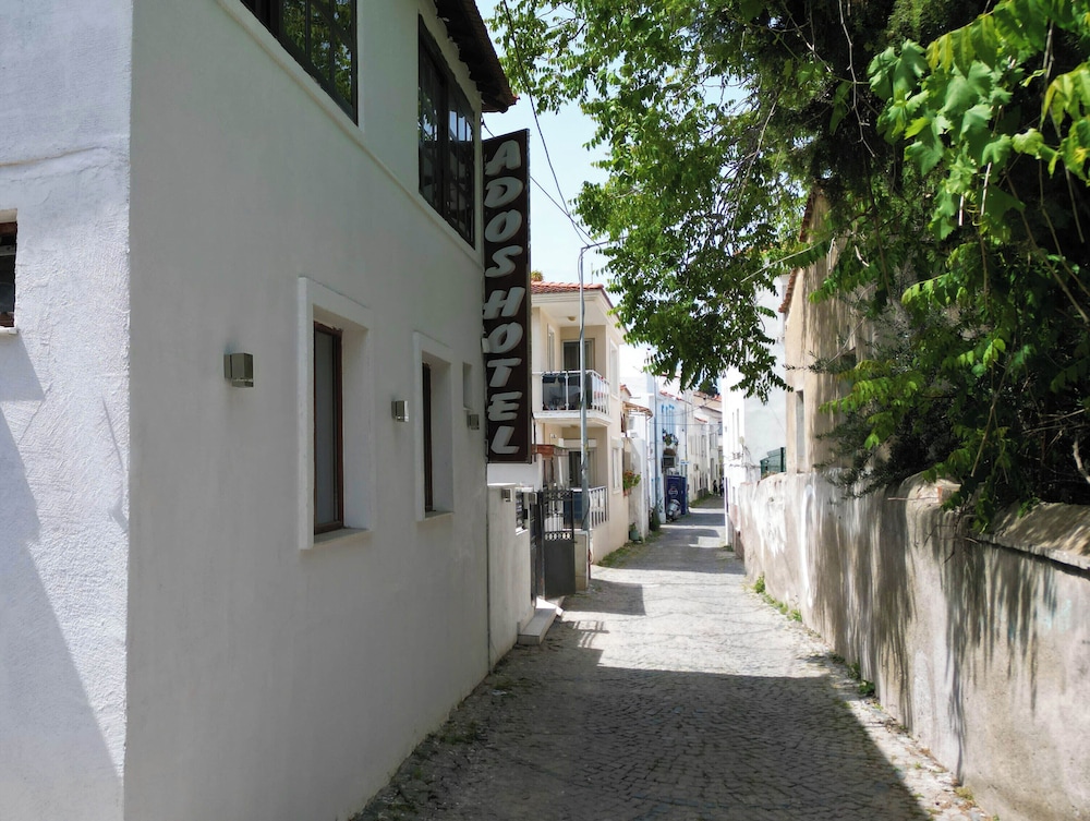 Ados Hotel - Image 15