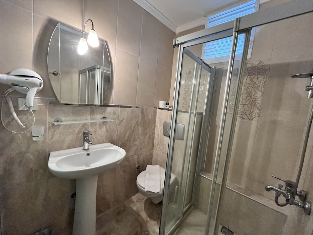 Romeo Beach Hotel - Image 16