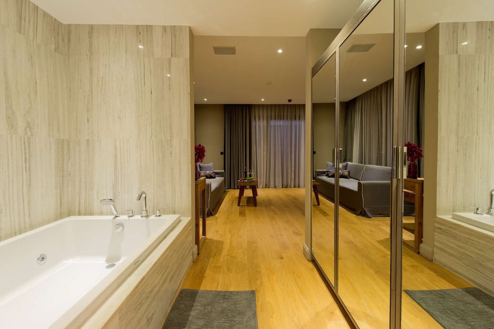 Ramada Resort by Wyndham Bodrum - Image 58